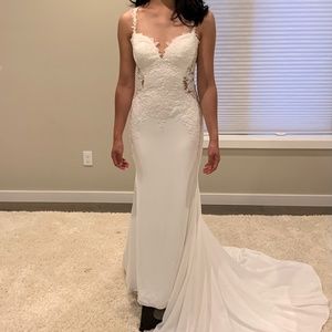 never been worn wedding dress